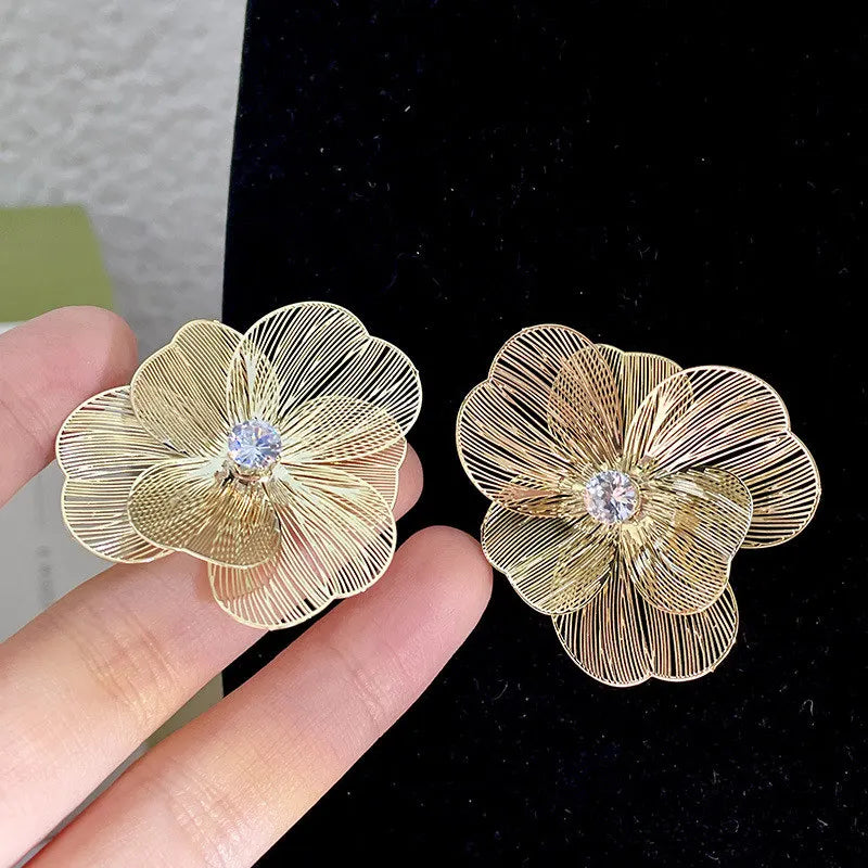 New Stylish Vintage Flower Stud Earrings