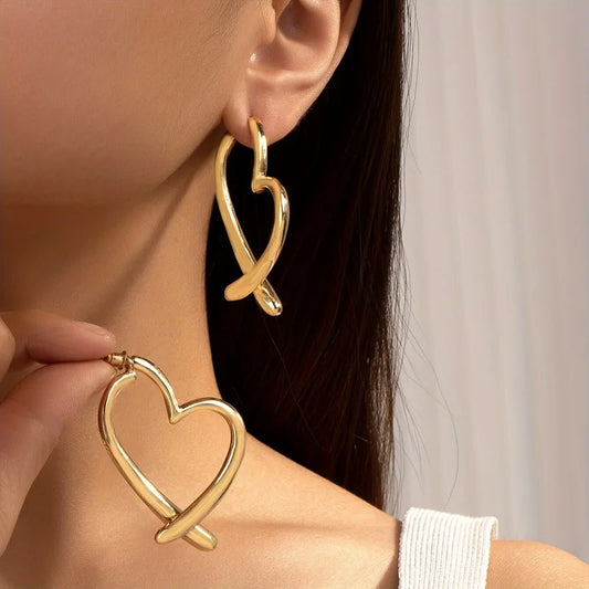 Fashion Personality Love Earrings for Women Niche Design Sense Girl Golden Earrings Simple Jewelry Gift Silvery