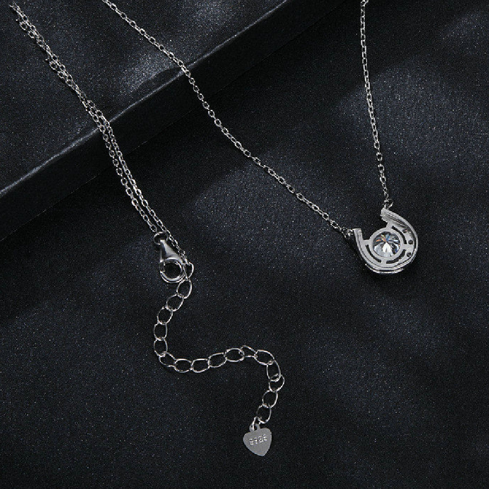 Women's Light Luxury Horseshoe Moissanite Necklace