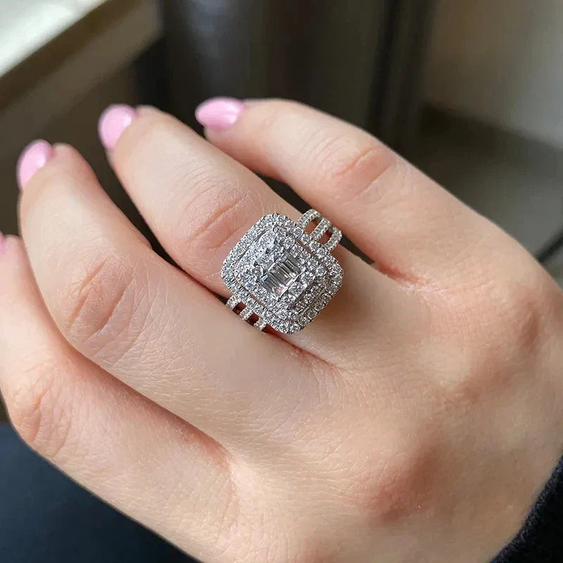 Huitan Trendy Brilliant Cubic Zirconia Engagement Ring