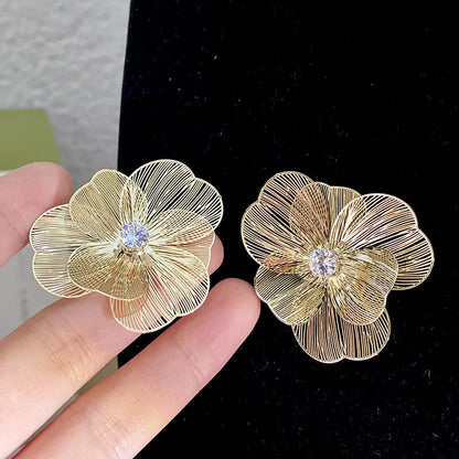 New Stylish Vintage Flower Stud Earrings
