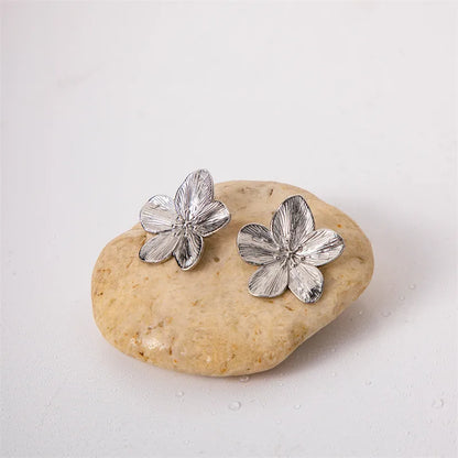 New Stylish Vintage Flower Stud Earrings