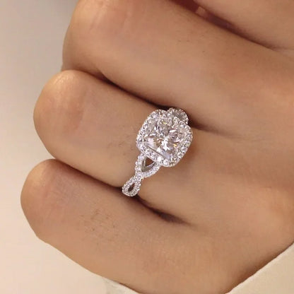 Huitan Trendy Brilliant Cubic Zirconia Engagement Ring