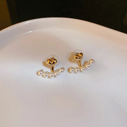Light Luxury Imitation Pearl Stud Earrings Sweet Heart-shaped Ear Stud