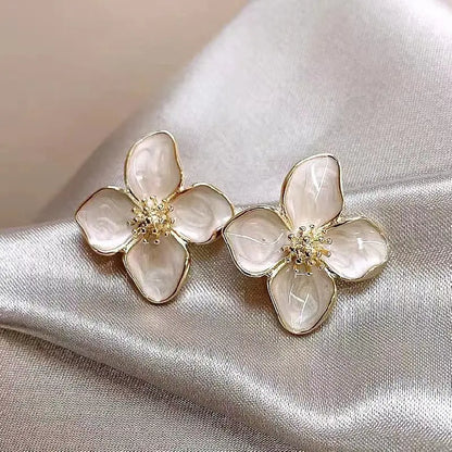 New Stylish Vintage Flower Stud Earrings