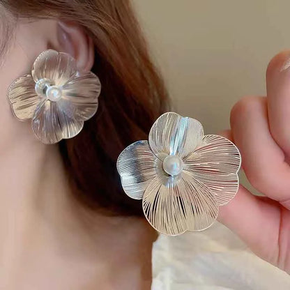 New Stylish Vintage Flower Stud Earrings