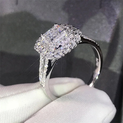 Huitan Trendy Brilliant Cubic Zirconia Engagement Ring