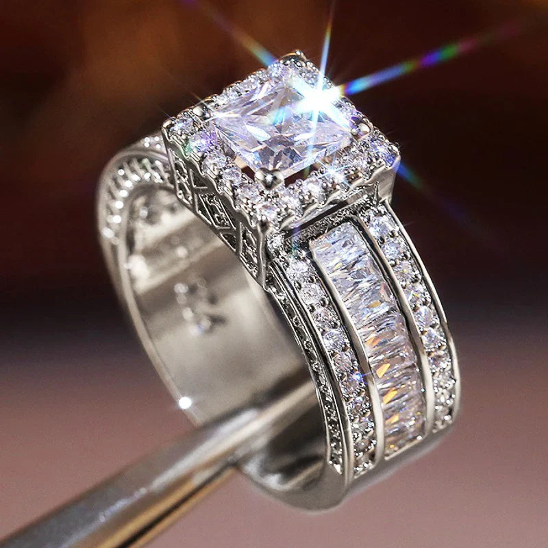 Huitan Trendy Brilliant Cubic Zirconia Engagement Ring